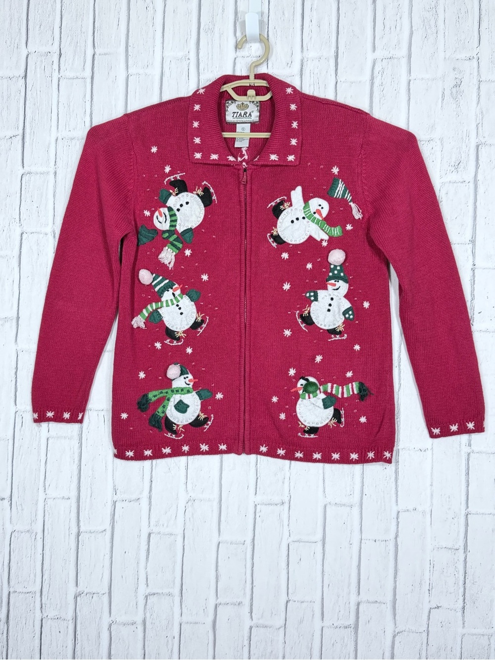 ⛄ Tiara International Snowman Ice Skating Christmas Zip Cardigan Small